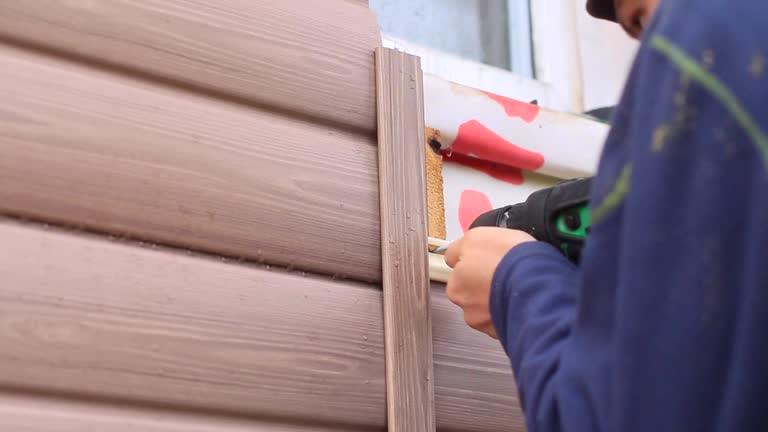 How To Choose The Right Materials for Your Siding Installation in 'Aledo, IL